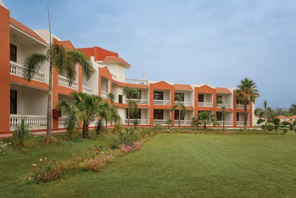 Naturoville Wellness Resort Rishikesh - Surrounded By Nature, Rooted In Wellness Doiwāla Exterior foto